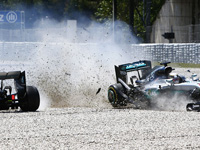Rosberg crash avec Hamilton